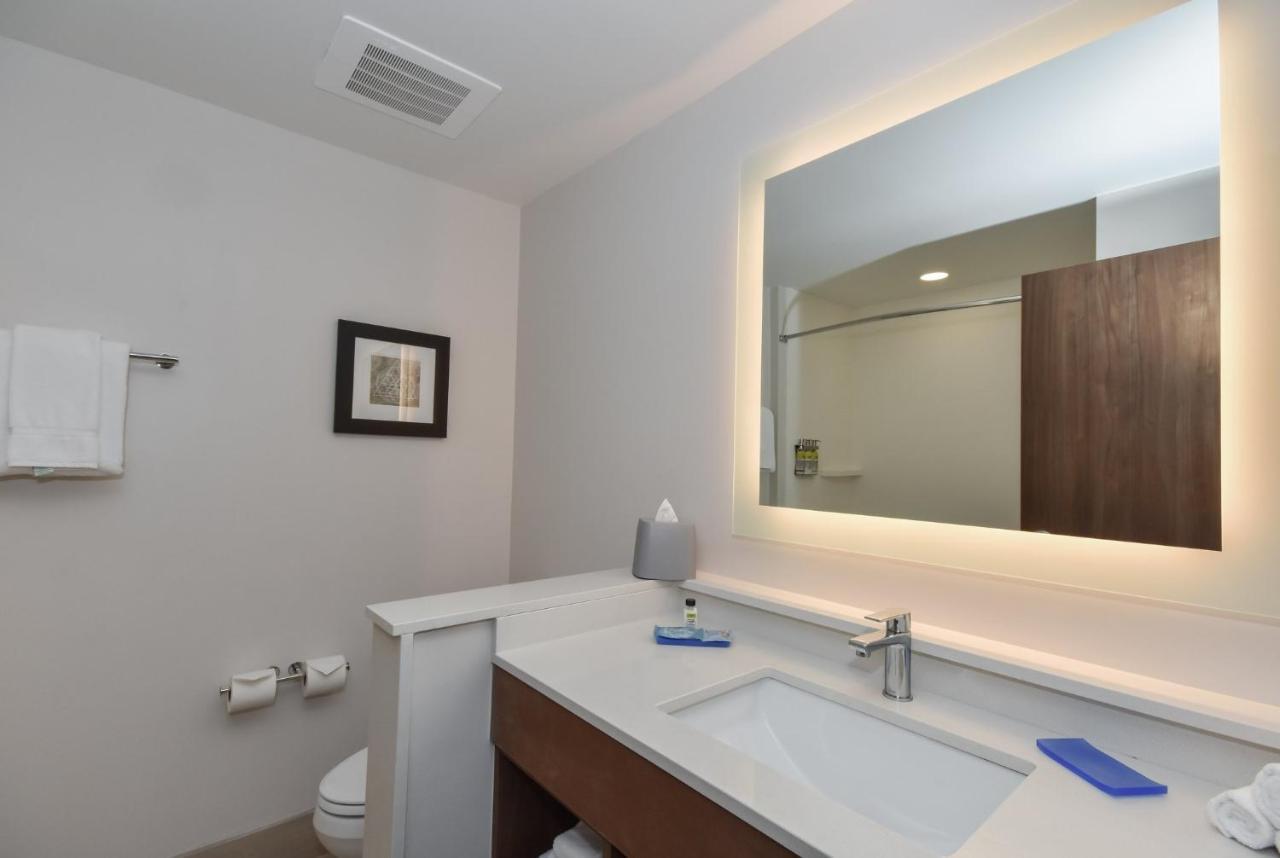Holiday Inn Express & Suites Charlotte - Ballantyne By Ihg Kültér fotó