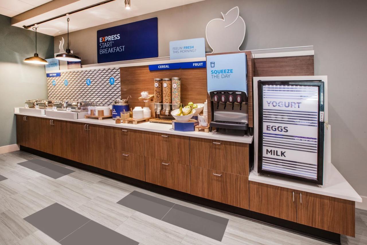 Holiday Inn Express & Suites Charlotte - Ballantyne By Ihg Kültér fotó