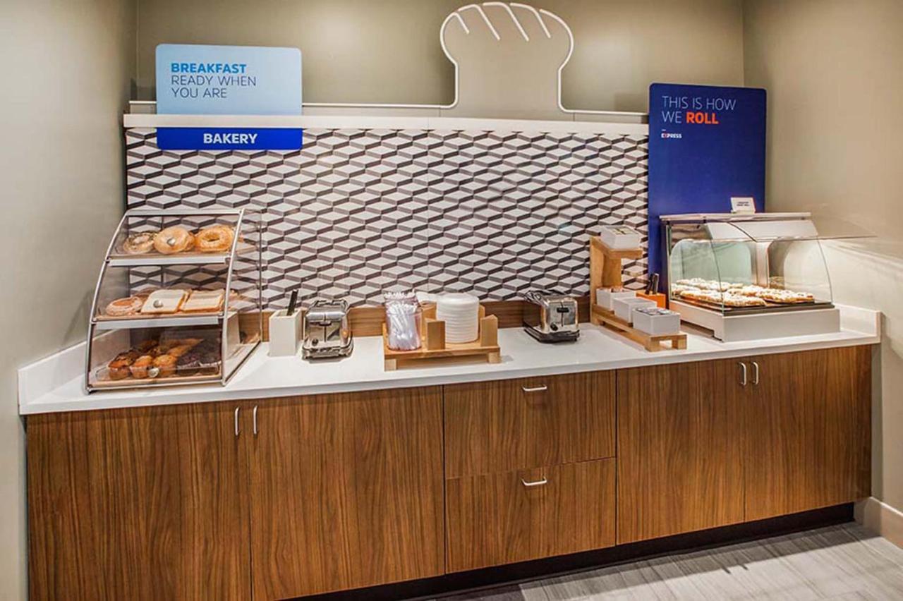 Holiday Inn Express & Suites Charlotte - Ballantyne By Ihg Kültér fotó